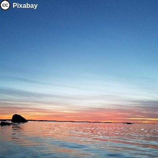 Sonnenuntergang am Meeresstrand. Bild von Kristjan auf Pixabay.